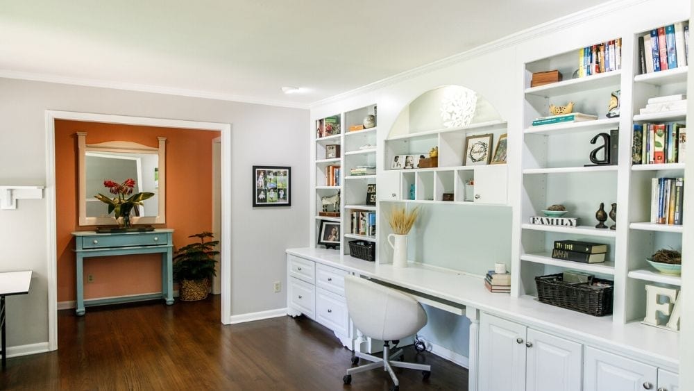 Wall-Mounted Desk and Shelves Maximize Vertical Space