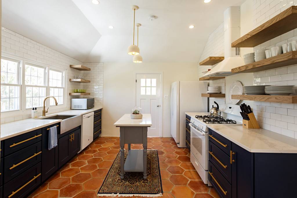 Open Shelving Cottage Kitchen Ideas