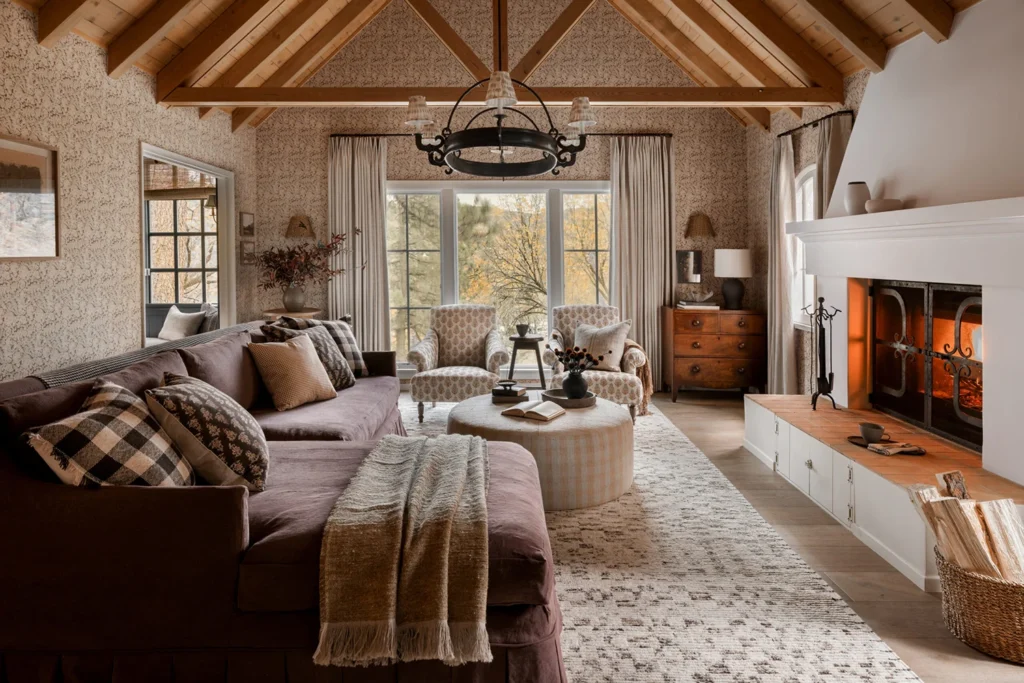 Rustic Chic Retreat: Warmth and Comfort Combined
